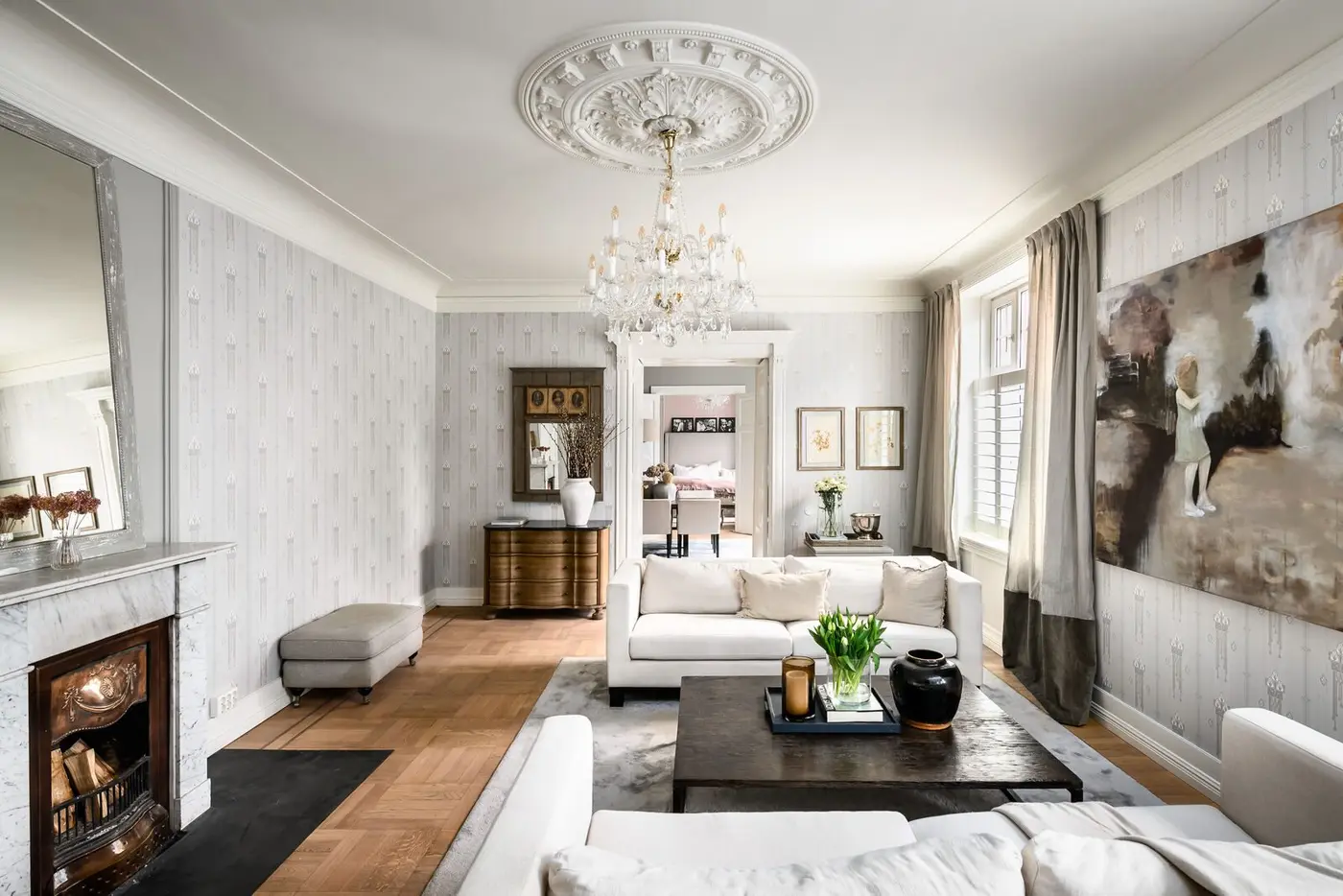 En innholdsrik 5-roms leilighet i en herskapelig bygård på Frogner.